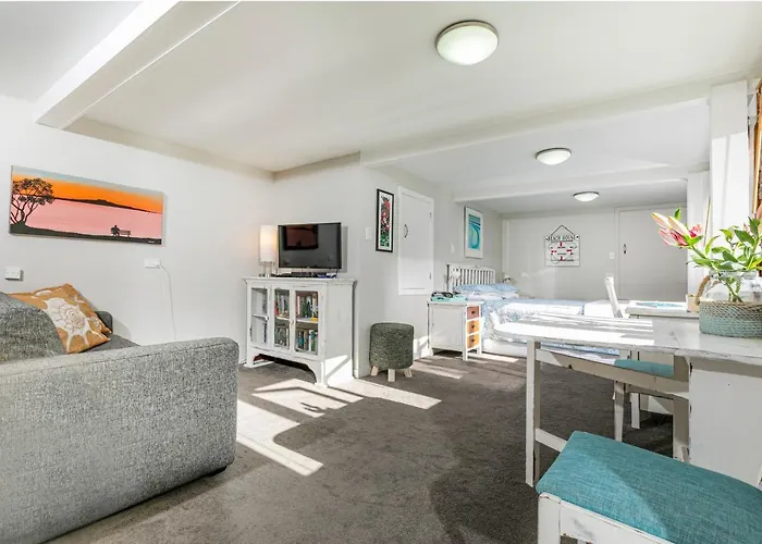 Whitby Studio - Mairangi Bay Beach
